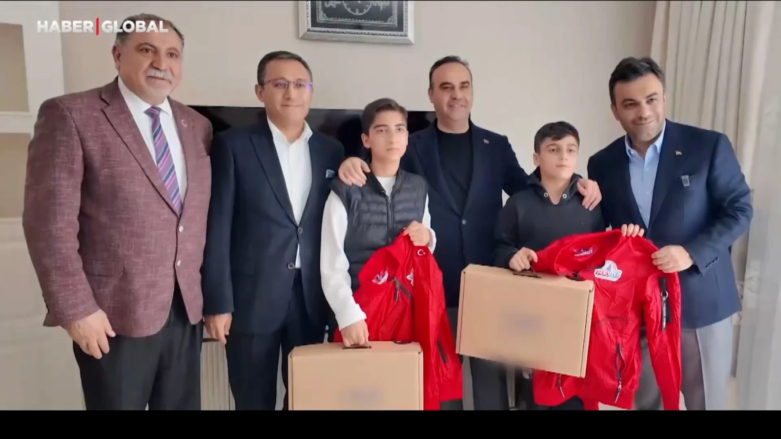 "Altın çocuklara" Bakan Kacır'dan ziyaret