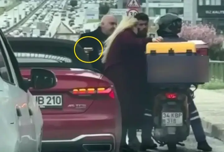 İstanbul'da trafikte tartıştığı motokuryeye silah çekti