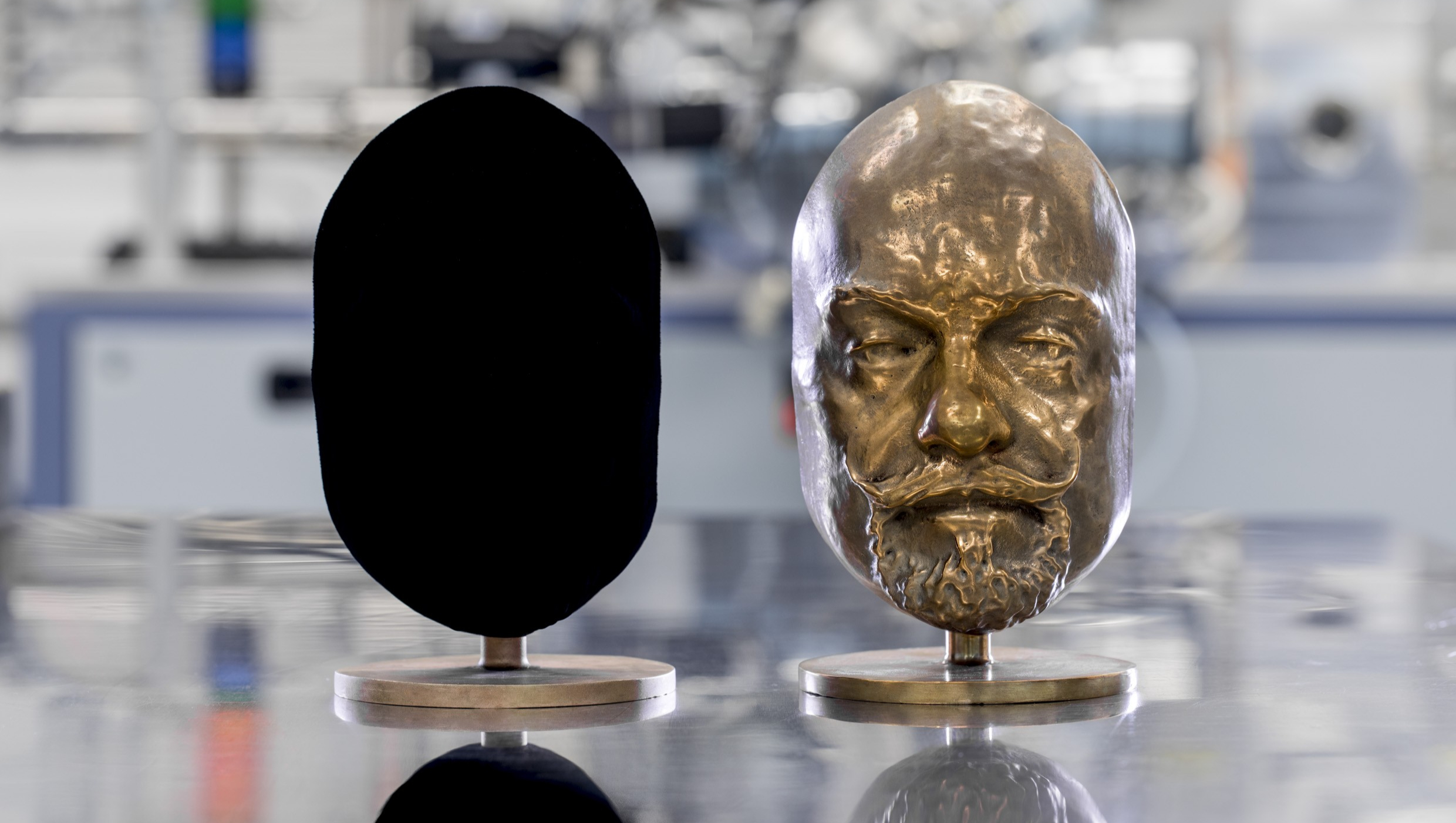 Dünyanın En Siyah Maddesi: Vantablack’in Bilimi ve Geleceği
