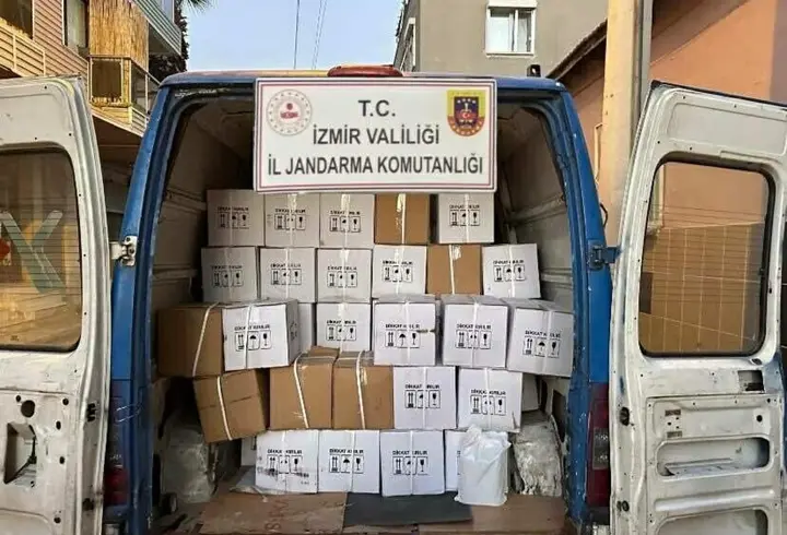 İzmir'de yeni yıl öncesinde 4 bin 130 litre kaçak etil alkol ele geçirildi