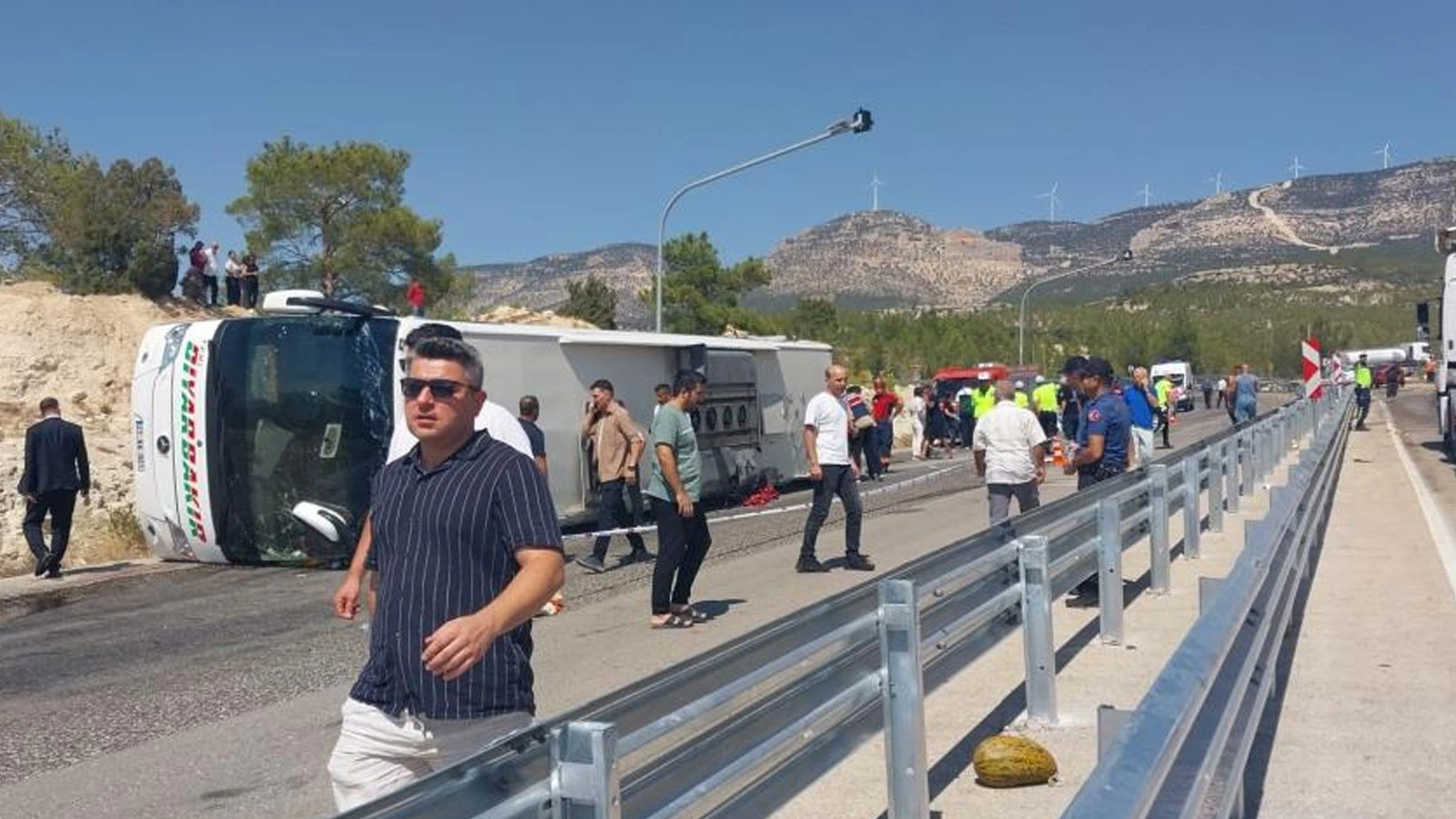 Mersin'de otobüs ile kamyon çarpıştı: Ölü ve yaralılar var