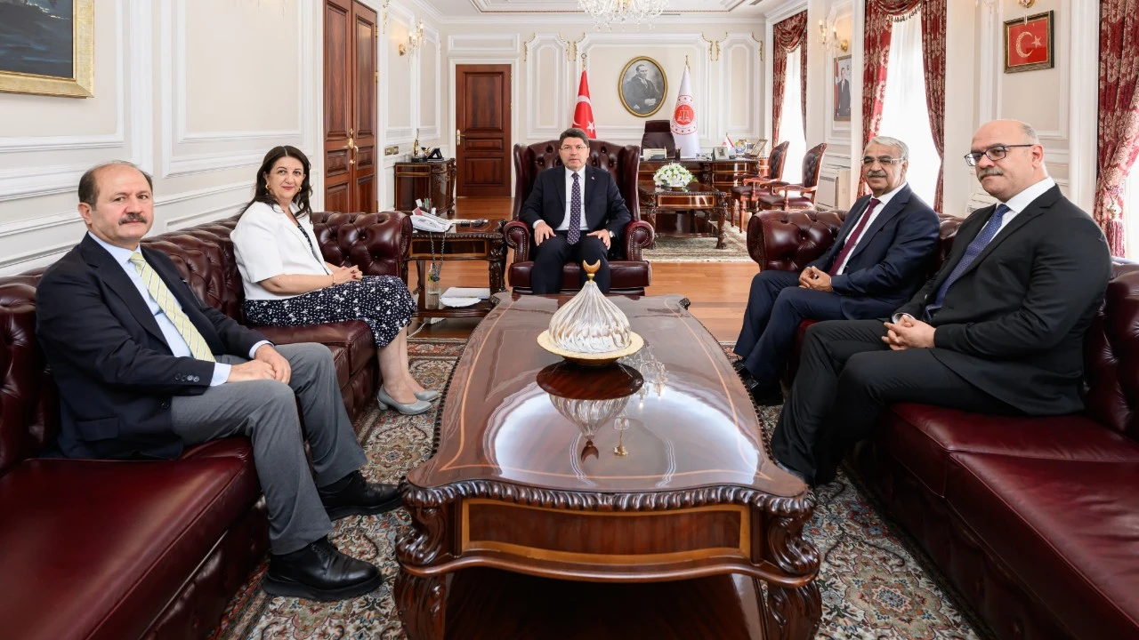 Adalet Bakanı Yılmaz Tunç, DEM Parti heyetiyle bir araya geldi