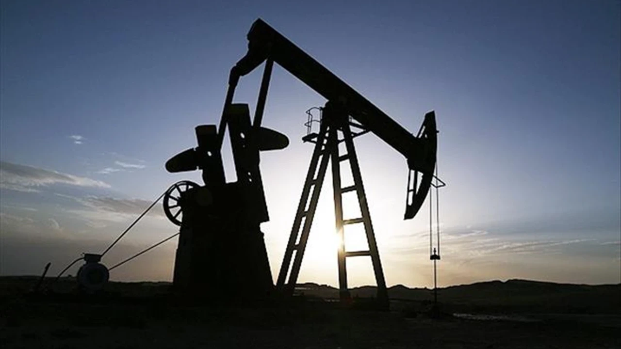 Petrol fiyatları sert düşüş sonrası toparlanmaya çalışıyor