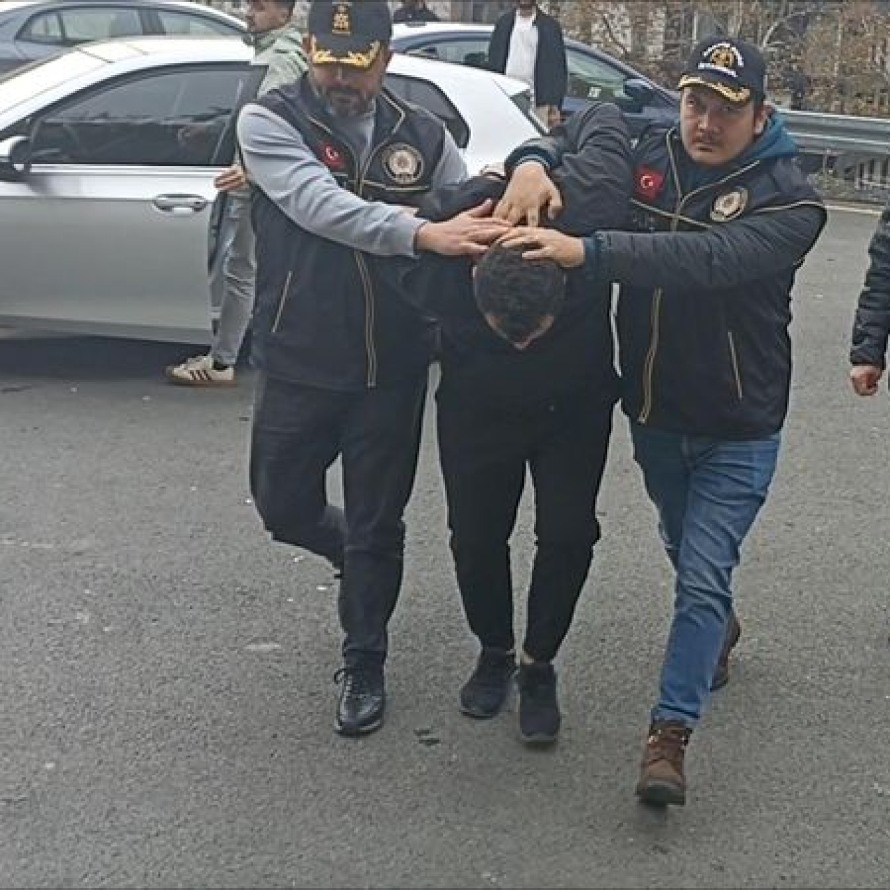 "Dur!" ihtarına uymadı! Kadını ezip öldürdü!
