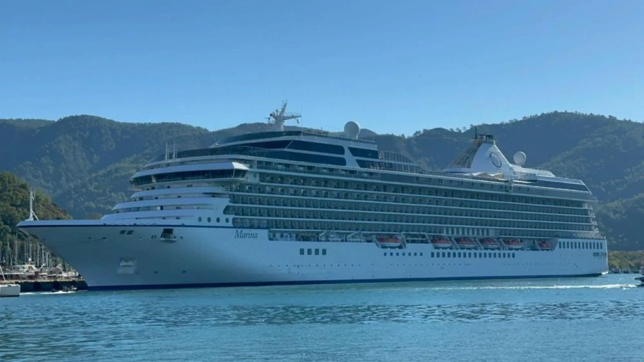 Lüks kurvaziyer Marmaris'e 1194 turist getirdi!