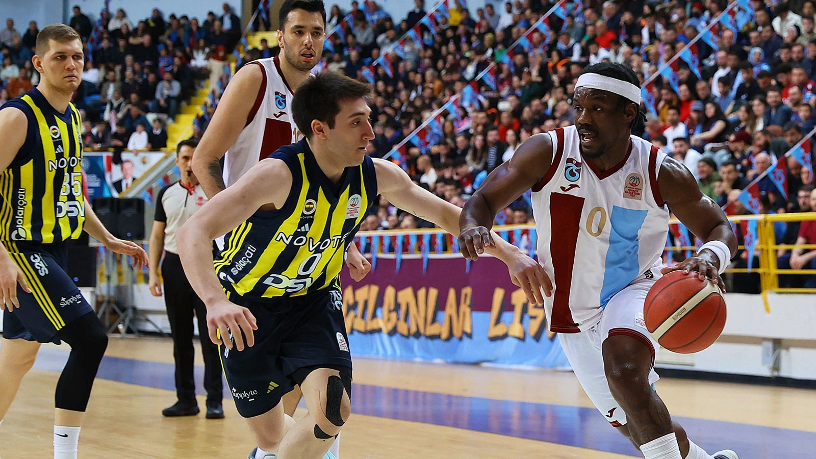 Trabzonspor, basketbolda Süper Lig'e yükselmeyi garantiledi