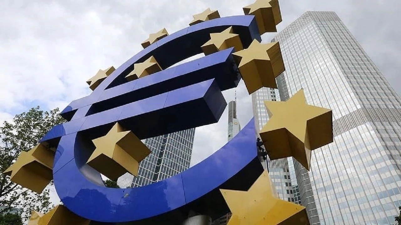 ECB anketi: Euro Bölgesi'nde enflasyon tahmini düştü