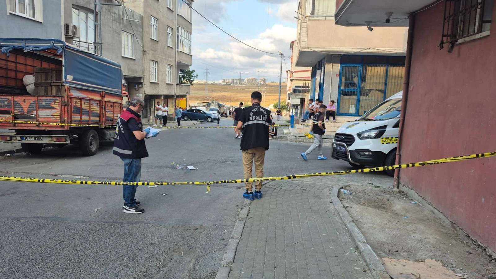 Avcılar'da "yan baktın" kavgasında kan aktı!