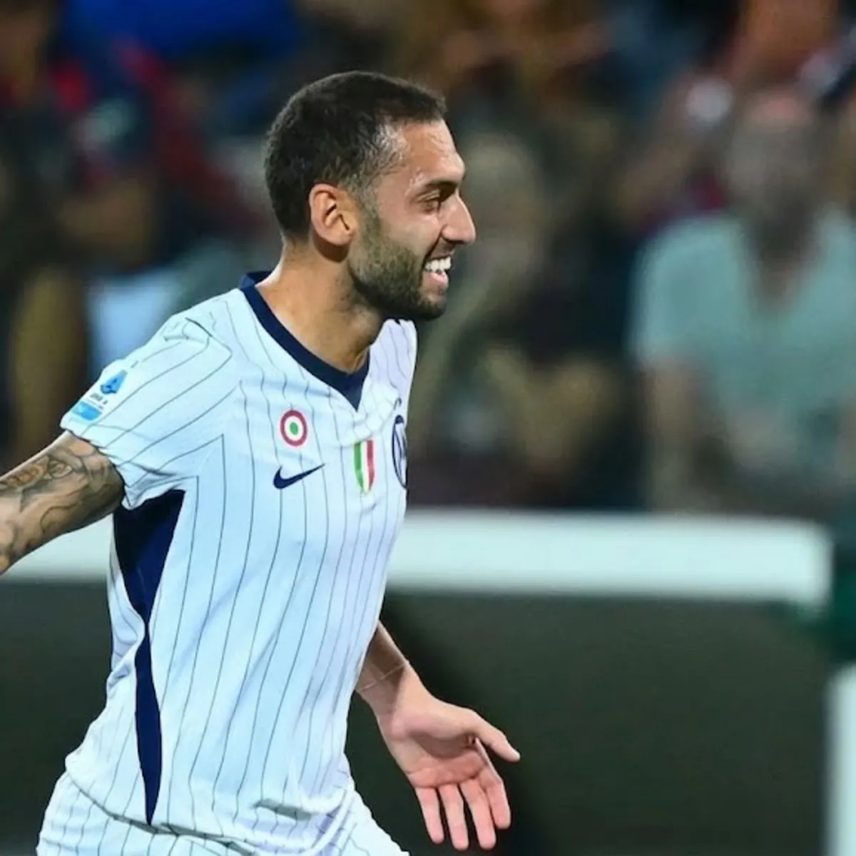 Hakan Çalhanoğlu gollerine devam ediyor! Cagliari karşısında uzaktan nefis vurdu