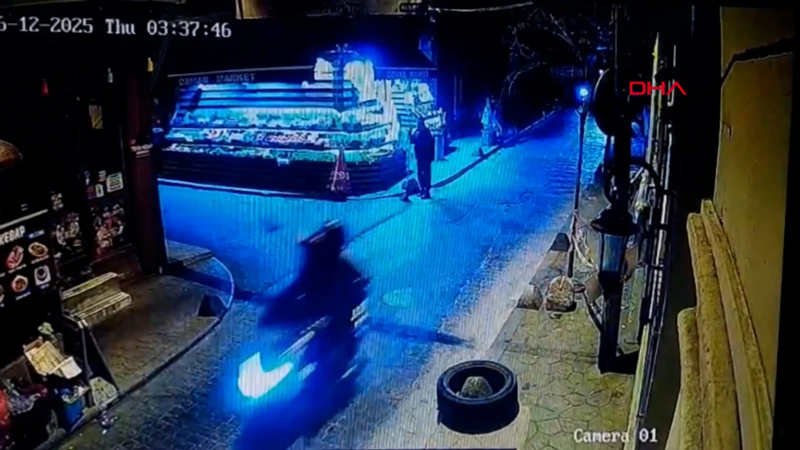 Beyoğlu'nda kebapçıya silahlı saldırı! O anlar kamerada