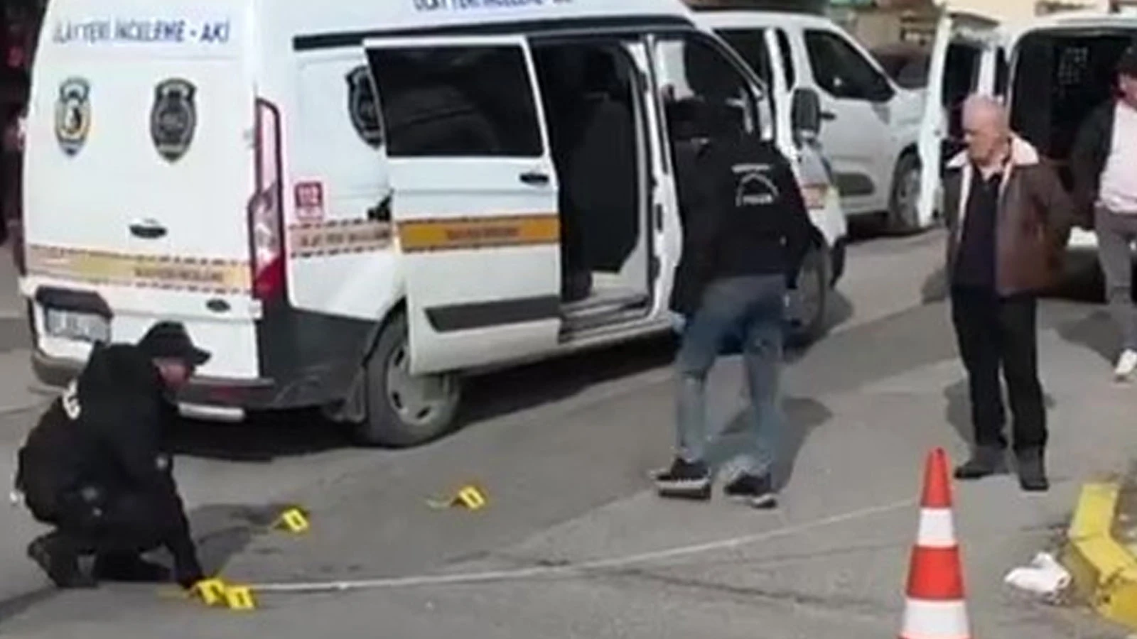 Kocaeli'de diş polikliniğine silahlı saldırı