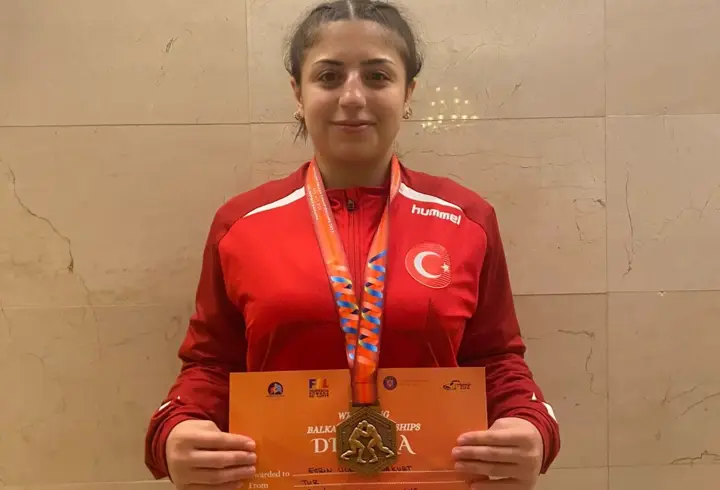 Sivaslı güreşçiler Balkan Şampiyonası'ndan madalya ile döndü