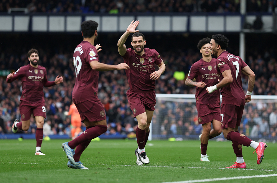 Manchester City son bölümde bulduğu gollerle kazandı
