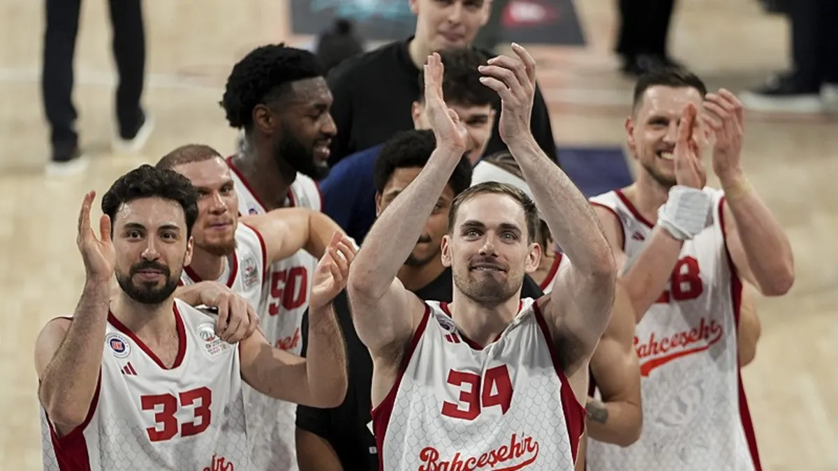 Bahçeşehir Koleji, Anadolu Efes'i evinde mağlup etti!
