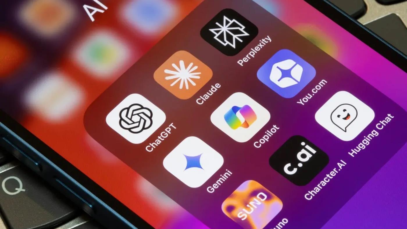 Dengeler değişiyor: ChatGPT büyümede yavaşlıyor, Gemini hızlanıyor