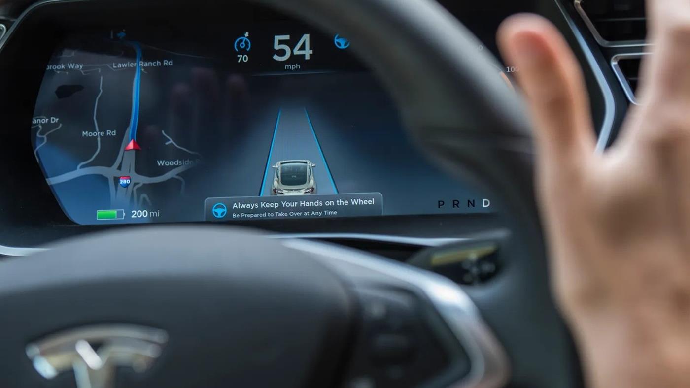 Tesla, ABD'de Otopilot özelliğini kaldırdı: Aylık aboneliğe geçti!