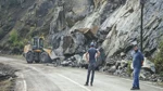 Artvin'de Heyelan: Köy Yolu Ulaşıma Kapandı