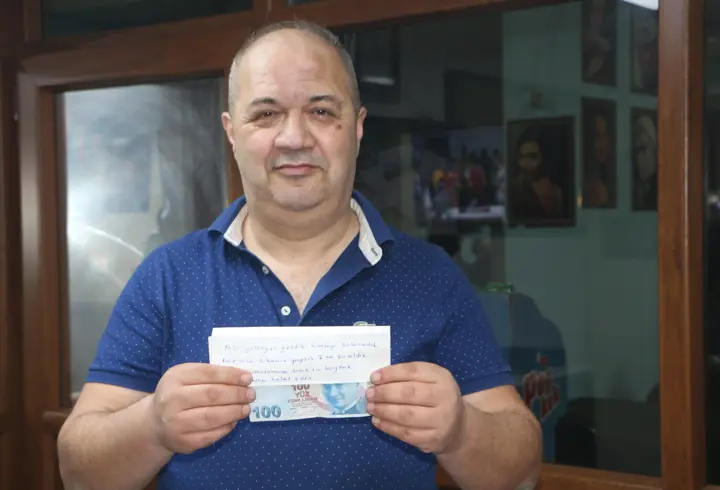 Kahve içip gittiler, helallik notu ve 100 lira bıraktılar
