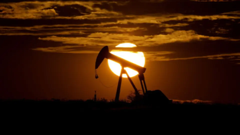 Irak en büyük sahalarından birinde petrol üretimini durdurdu