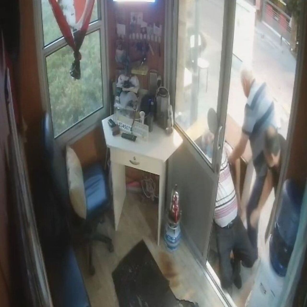 Kalp krizi geçiren arkadaşına yardım etmek istedi, ikisi de öldü