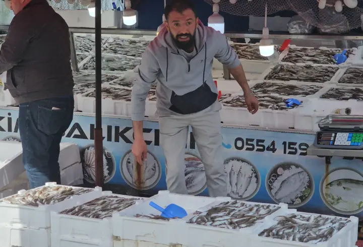 10 ton balıkla döndü, kilosunu 50 liradan satışa çıkardı