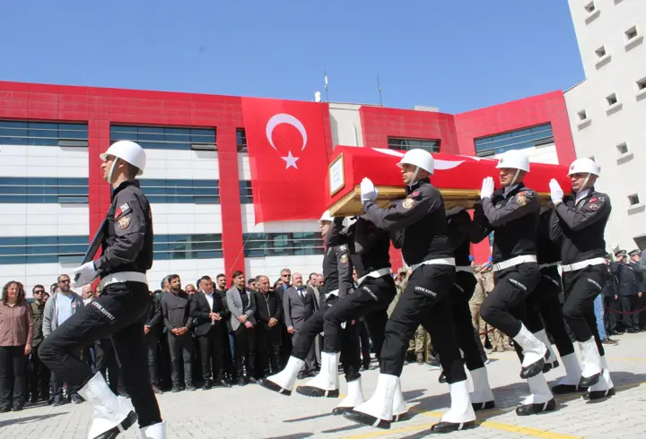 Halı sahada kalp krizinden hayatını kaybeden komiser için tören