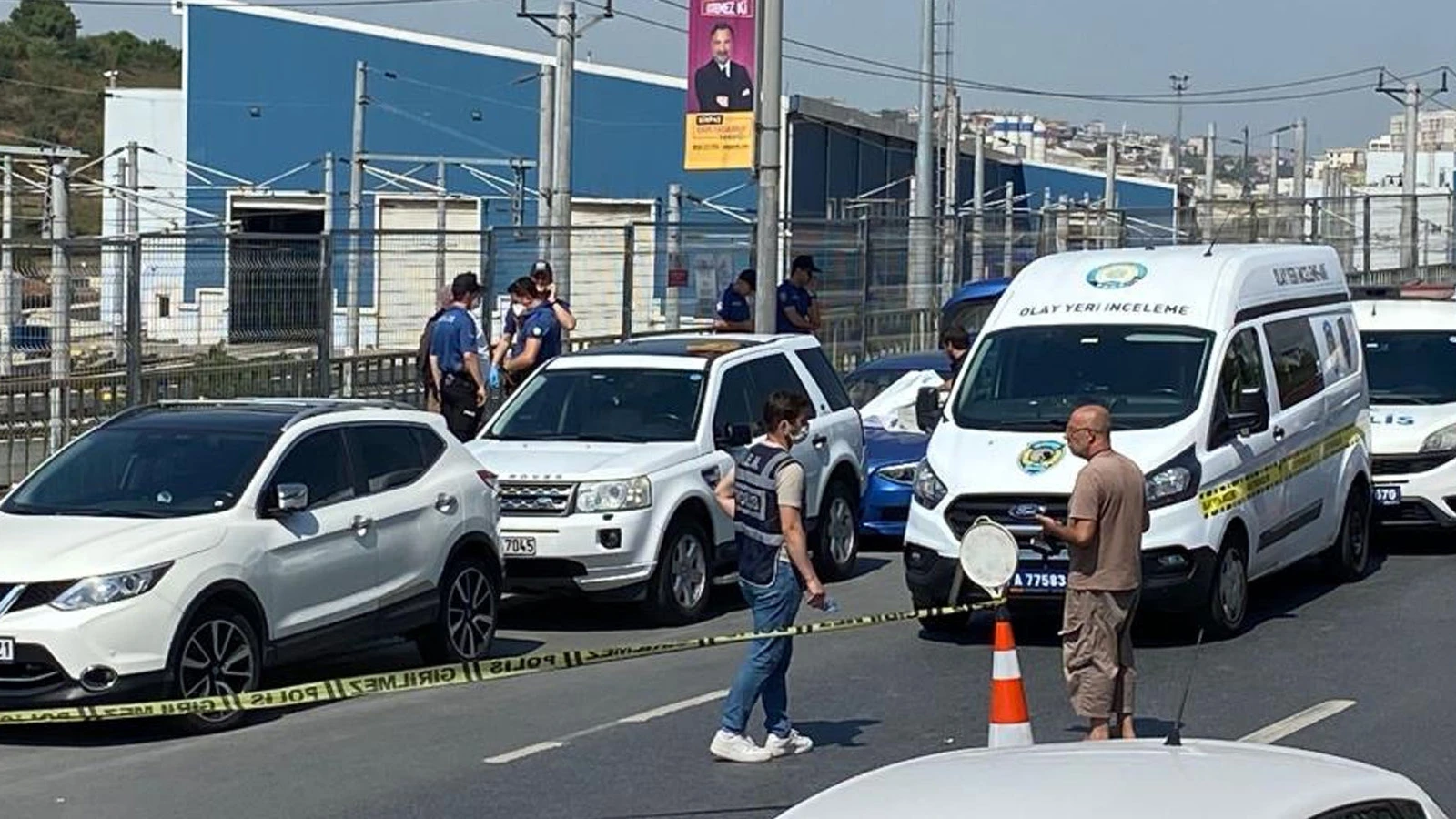 Marmaray istasyonu önünde kahreden görüntü! Cansız bedeni aracın içinde bulundu