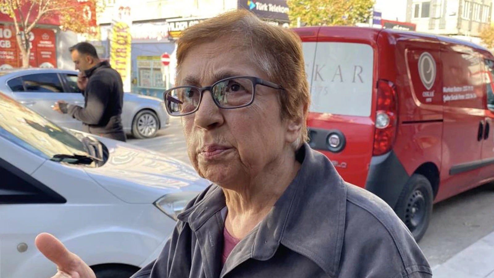 Kendilerini polis olarak tanıtan dolandırıcılara 650 bin lirasını kaptıracaktı, son anda kurtuldu