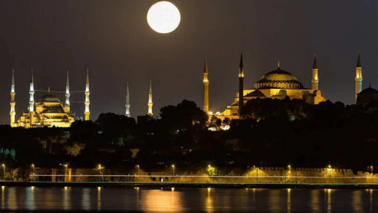 2026 İzmir'de ilk sahur saat kaçta? İzmir iftar ne zaman açılacak? 2026 İzmir Ramazan imsakiyesi...