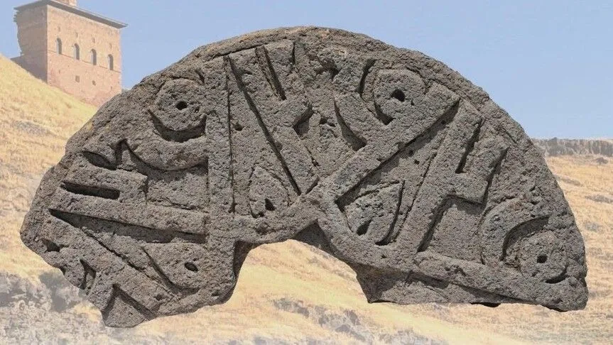 Ani Ören Yeri'nde "Hz. Muhammed" isminin yer aldığı Selçuklu taşı bulundu