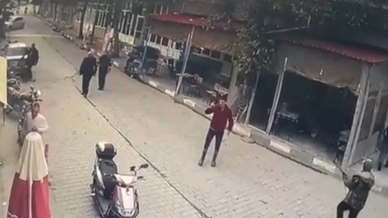 Edirne’de baba-oğuldan kıraathanede silahlı saldırı! Bir kişi hayatını kaybetti