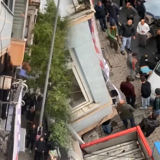 “İmdat, Polis Yok Mu?” Diye Bağırdı, Otel Tabelasından Yere Düştü: O Anlar Kamerada