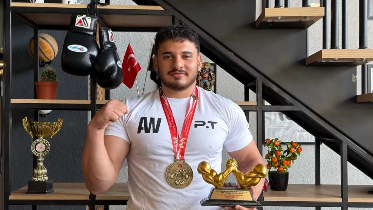Umut Yılmaz bilek güreşinde Türkiye şampiyonu oldu!