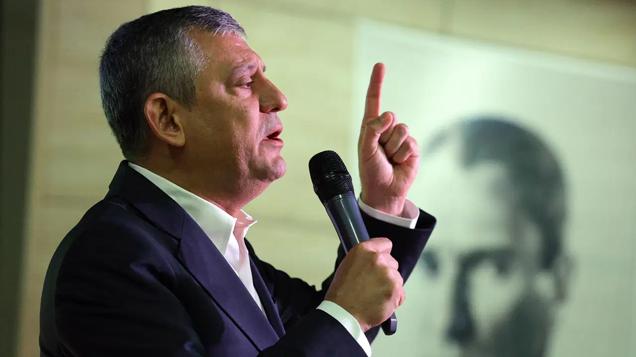 Özgür Özel'den Erdoğan'ın 'Kiminle Savaştasınız?' Sorusuna: 'Can Yakmak İçin Değil, Canımızı Kurtarmak İçin...'