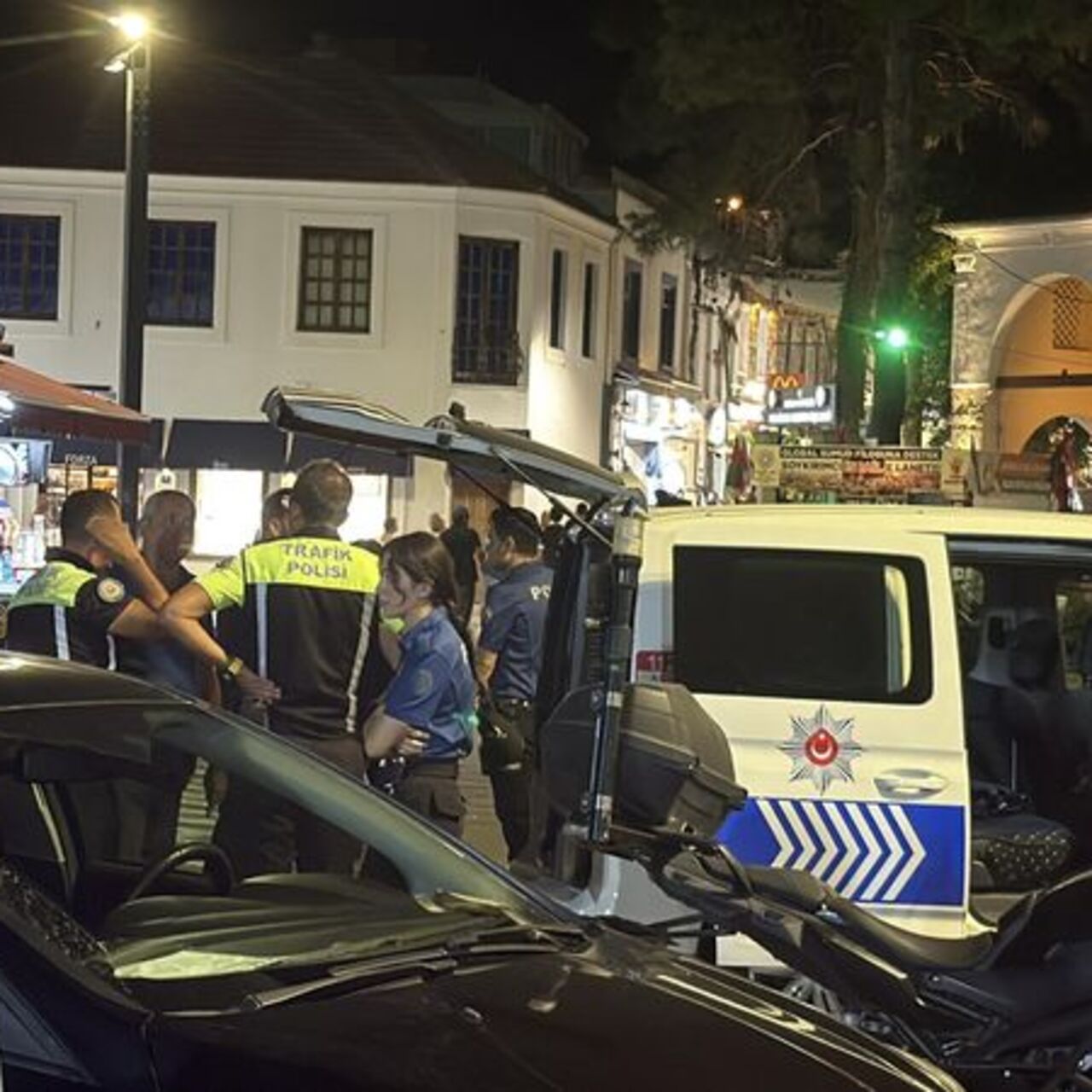 Hesabı ödemeyip rastgele ateş açtılar: 3 gözaltı