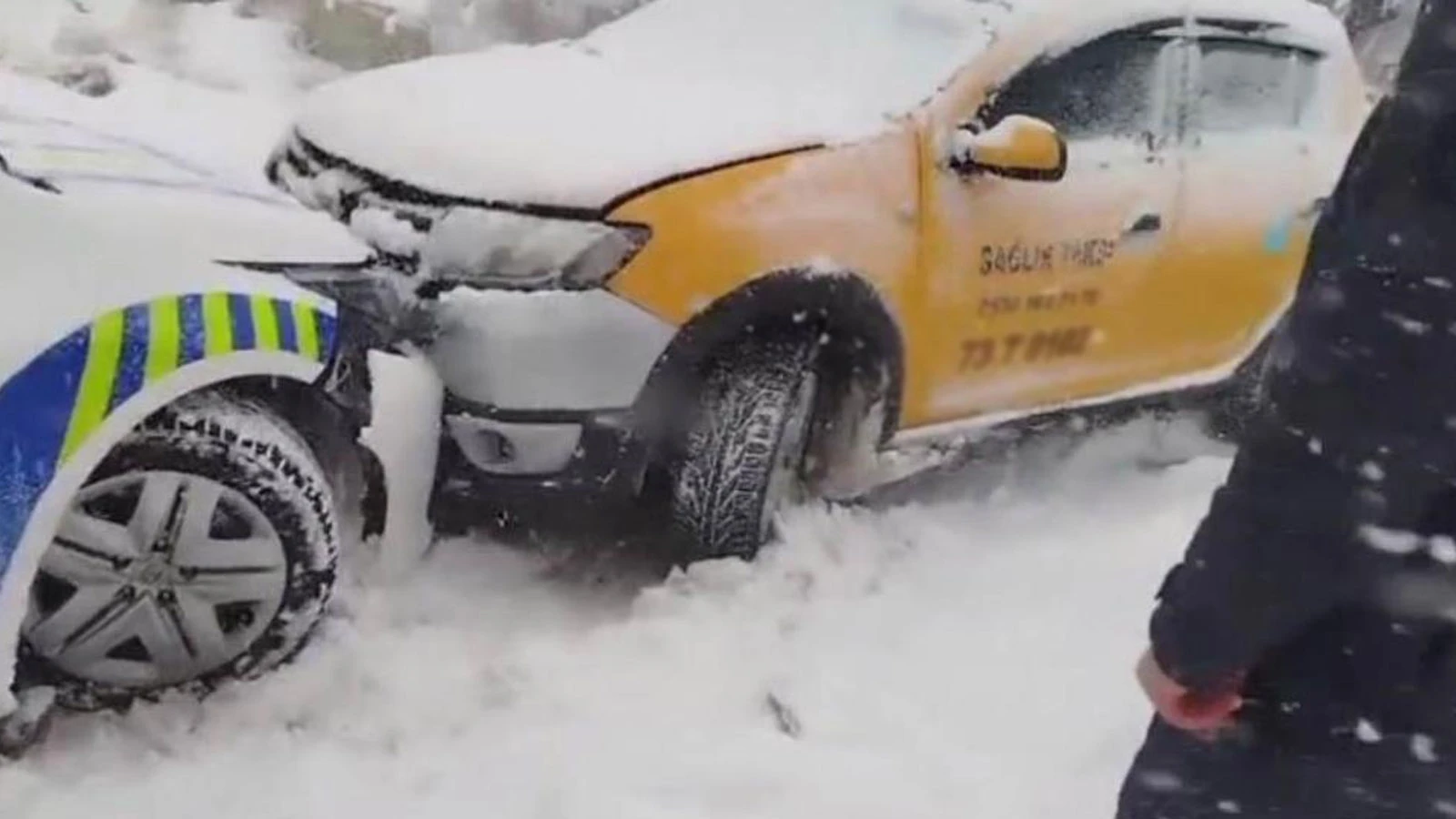 Şırnak'ta yoğun kar ve buzlanma zincirleme kazayı getirdi