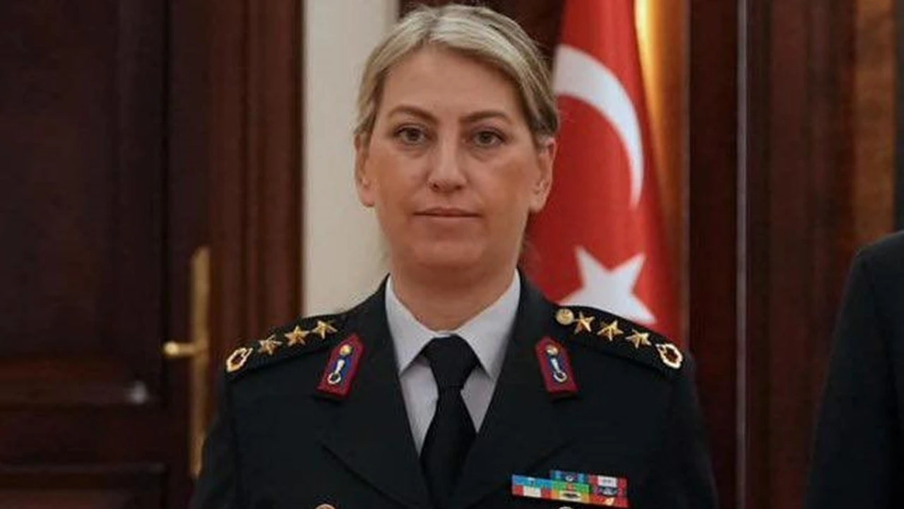 Türkiye'nin ilk kadın jandarma il komutanı generalliğe terfi etti