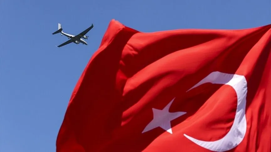 Gölcük semaları TEKNOFEST Mavi Vatan kapsamındaki uçuş gösterileriyle renklendi