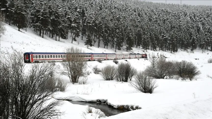 Kars ve Ardahan'da kar yağışı ve soğuk hava etkili oluyor