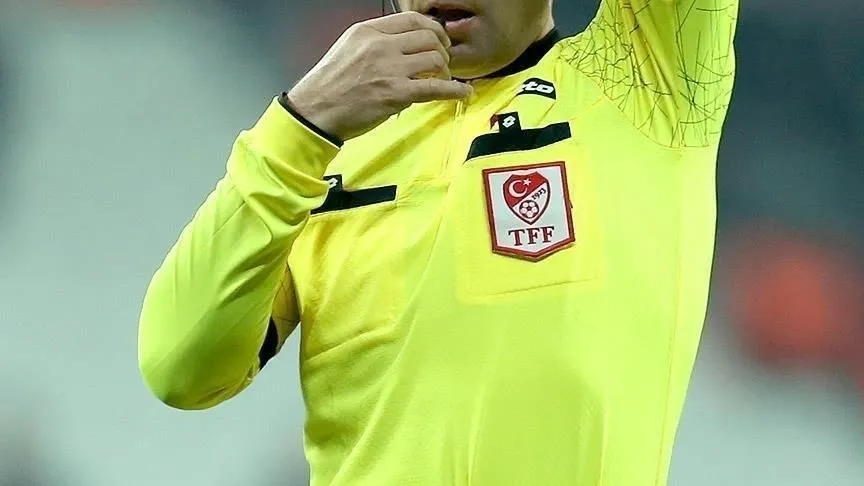 Süper Lig'de yarın oynanacak erteleme maçlarını yönetecek hakemler açıklandı