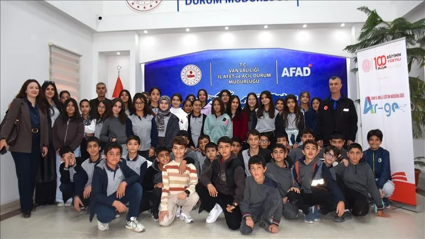 AFAD ekipleri eğitimlerle öğrencilere afet bilinci aşılıyor