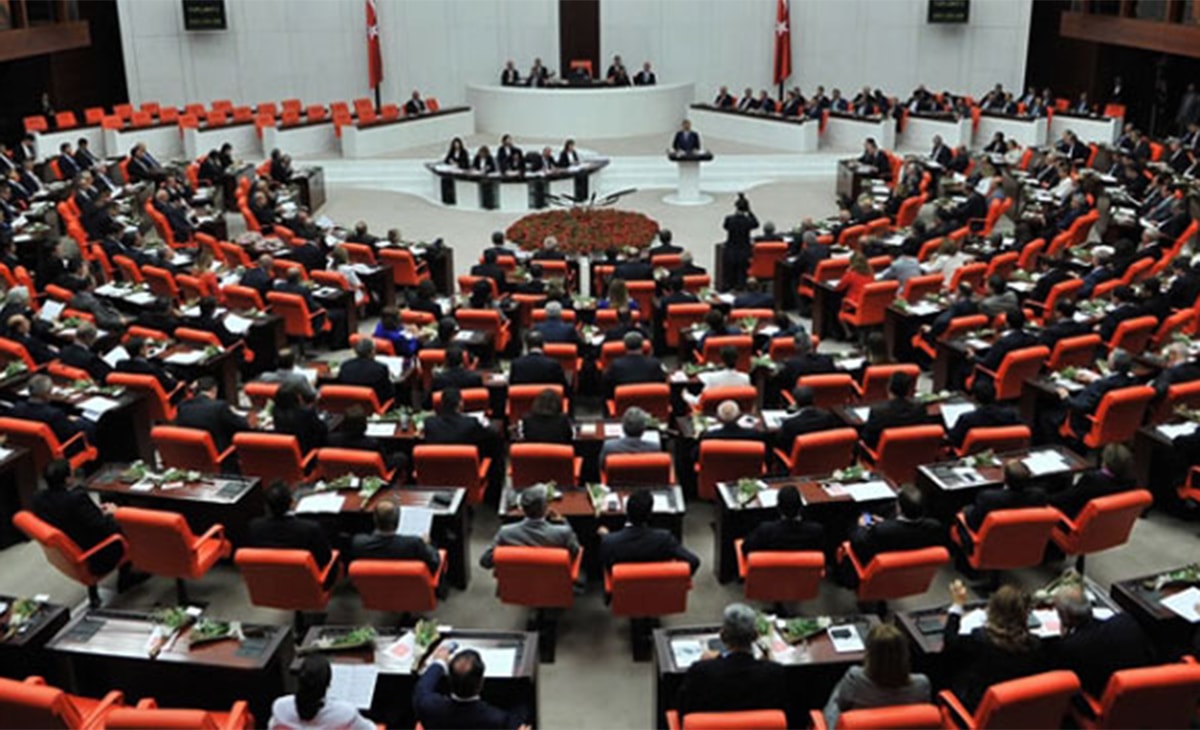 Siyasilerden bayram mesajı: Bahçeli'nin ifadeleri dikkat çekti