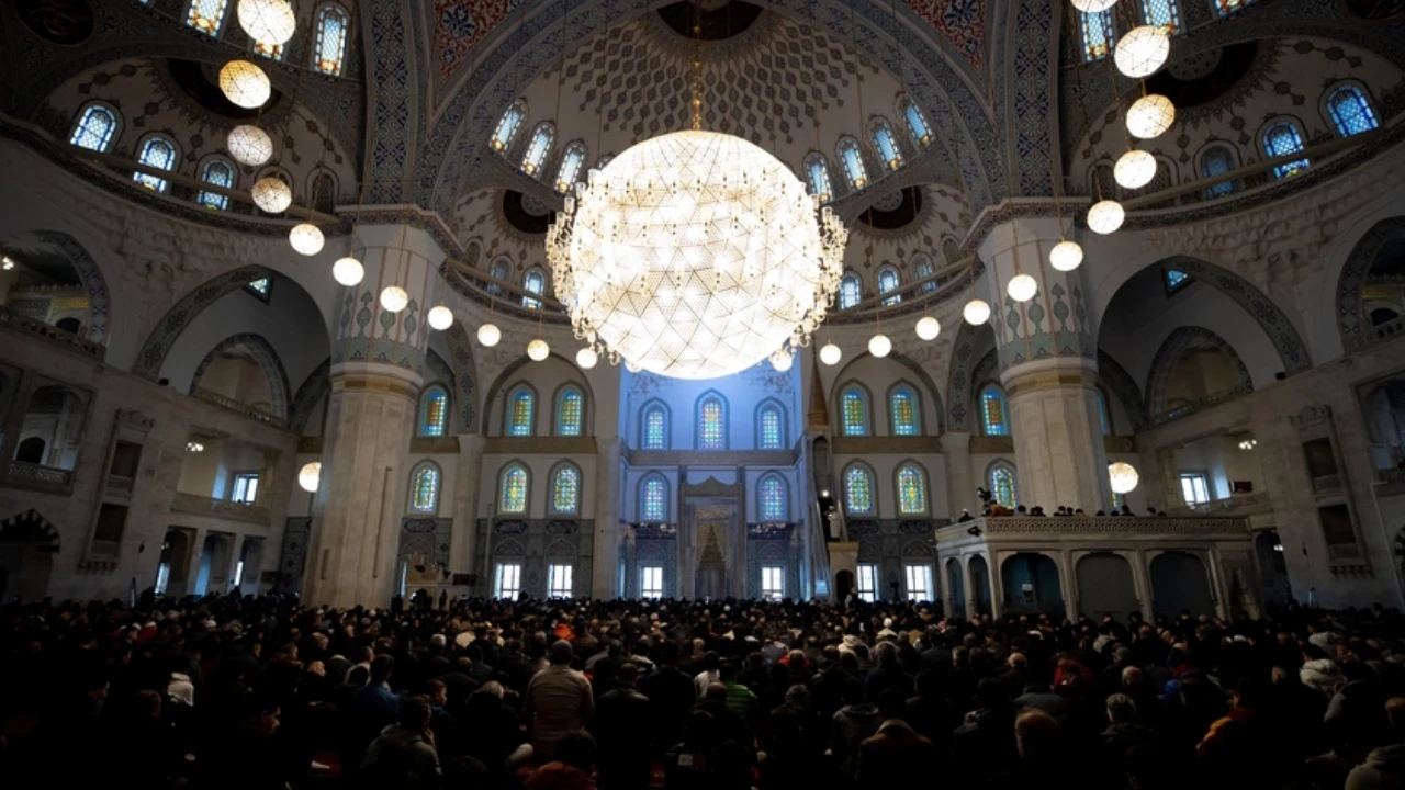 Ramazan ayı ne zaman başlıyor? İlk sahur ve oruç hangi tarihte?
