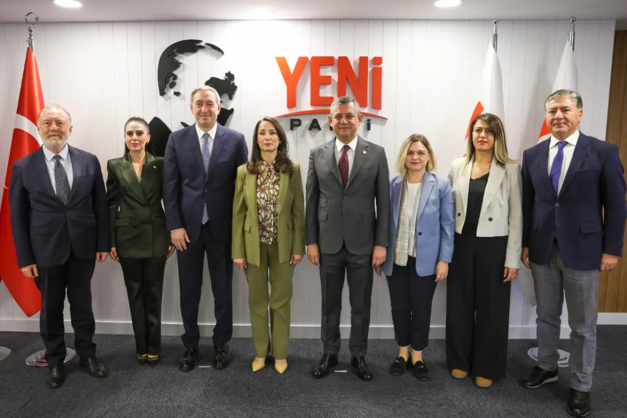 Özgür Özel DEM Parti Eş Genel Başkanlarıyla Görüştü: 'Uçum Erken Seçim Taahhüdünü Kimden Aldı?'