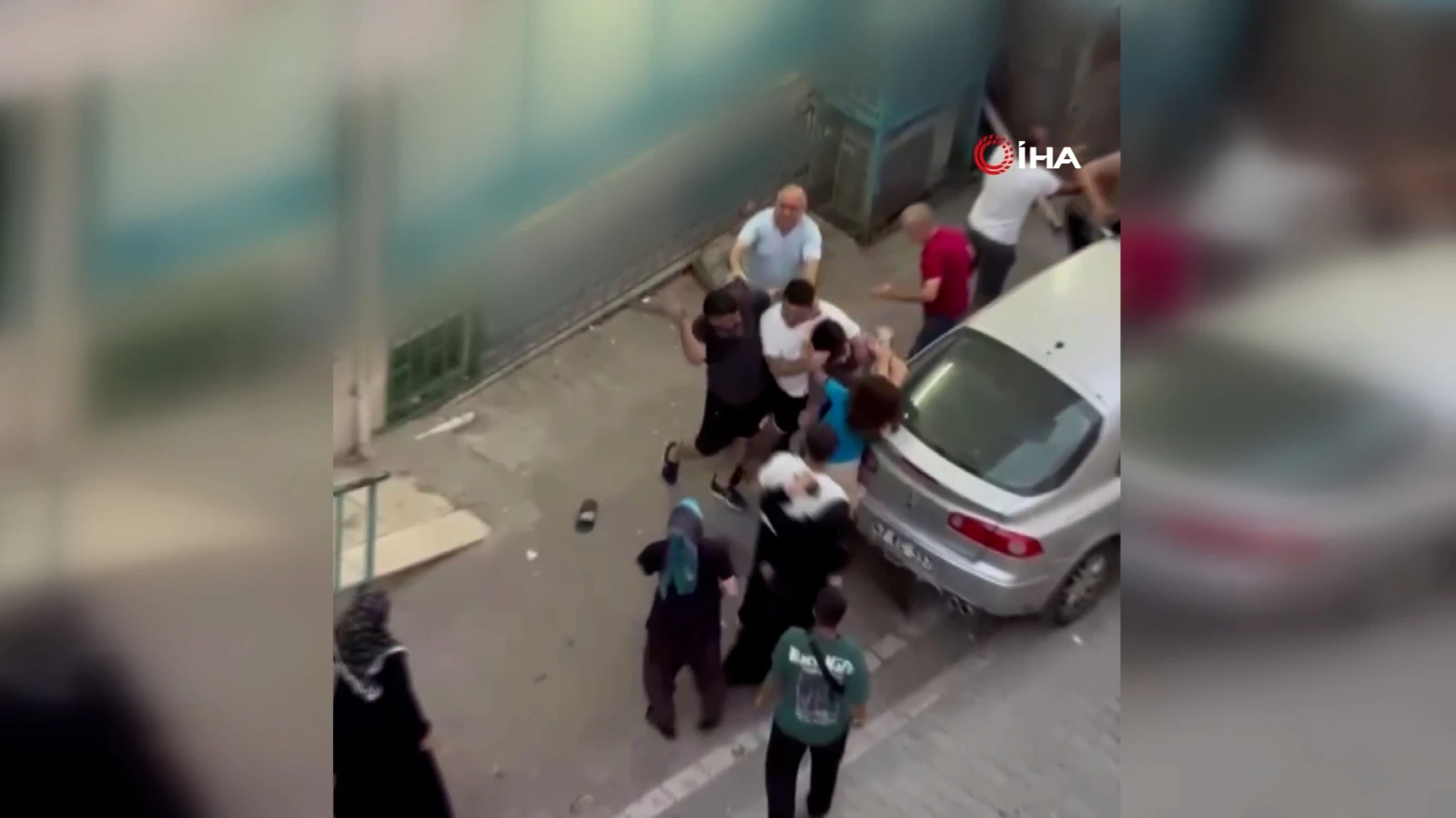 Kadın kasiyerle müşteri arasında kavga! Eşi dahil oldu, ortalık karıştı