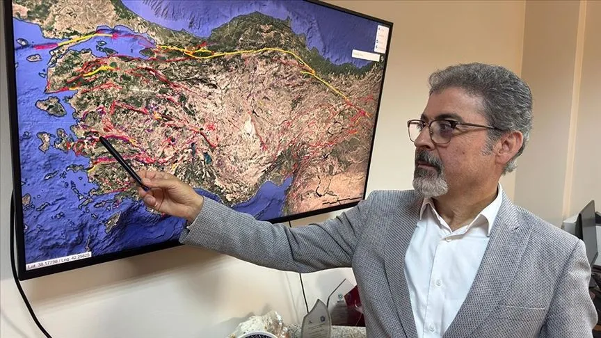 Prof. Dr. Sözbilir, İzmir ve Batı Anadolu'daki sismik hareketliliği değerlendirdi