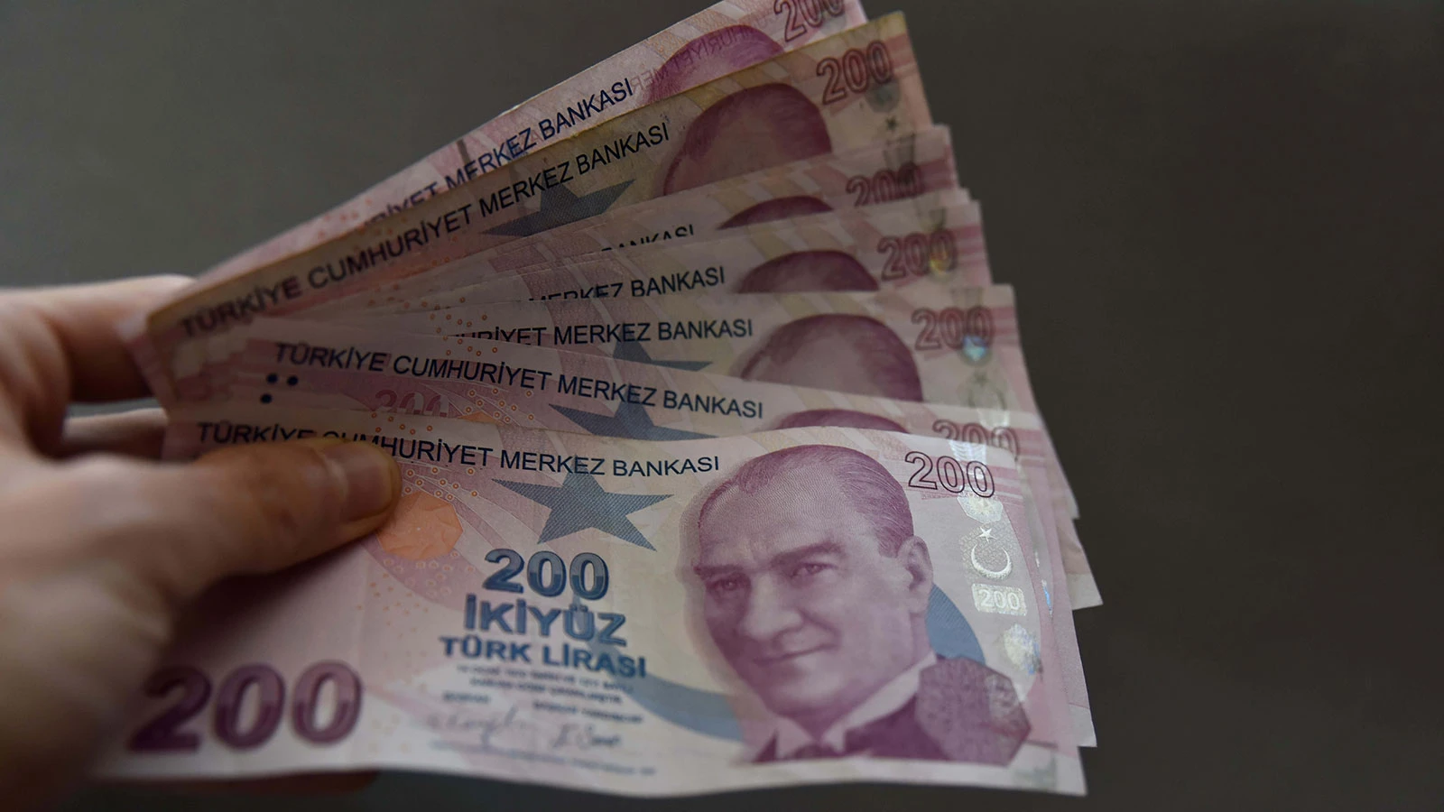 Vakıf üniversitesinin fahiş zammına mahkeme 'dur' dedi: Emsal olacak karar