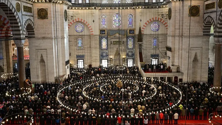 Camilerde ramazanın ilk cuma namazı kılındı