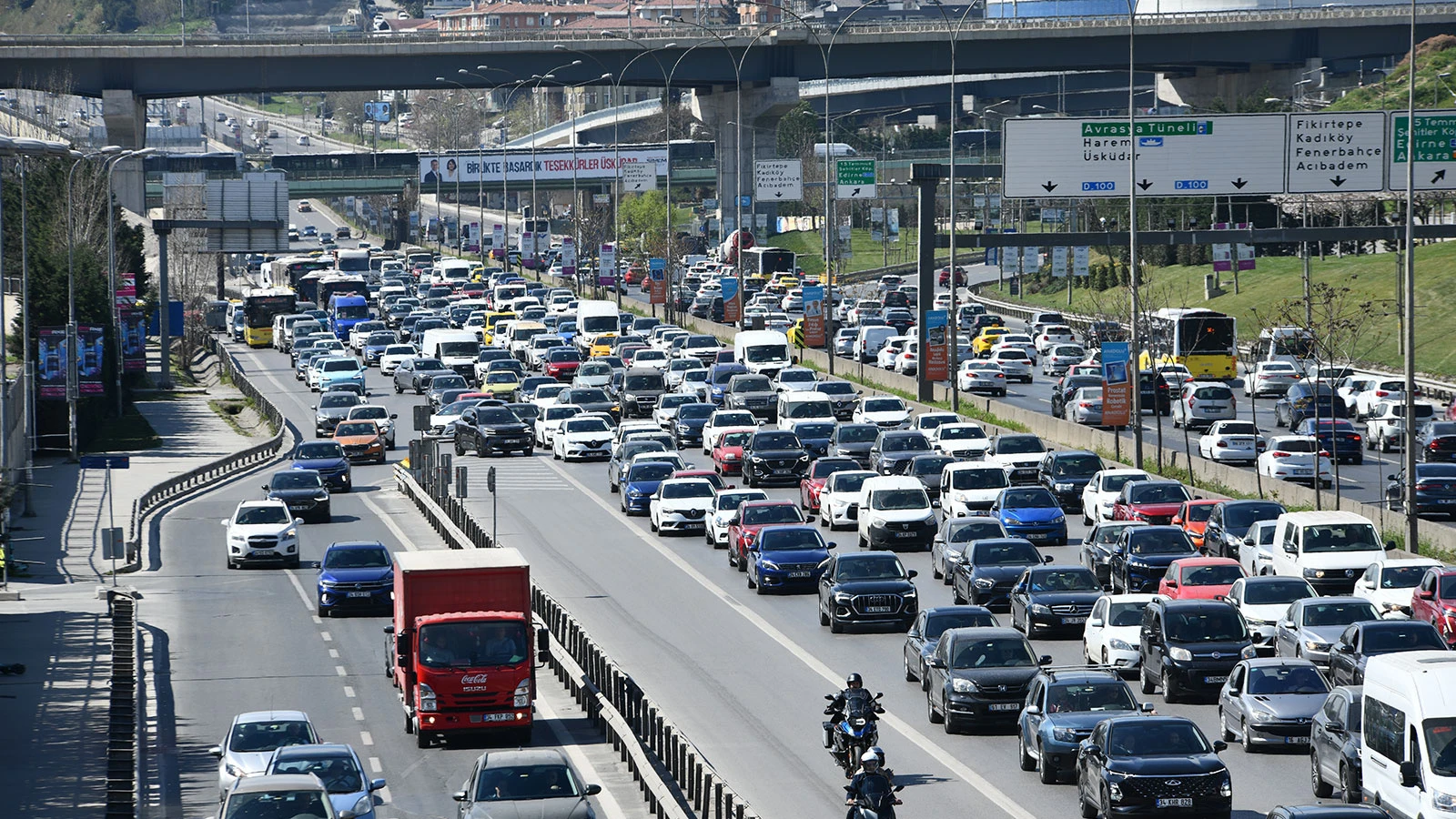 İstanbul'da bazı yollar bugün trafiğe kapatılacak!