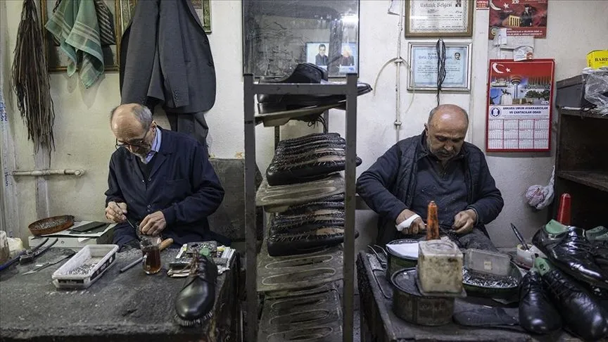 Ayakkabı üretiminde yarım asrı deviren kardeşler, mesleği yaşatmaya çalışıyor